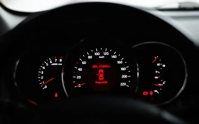 Voyant moteur allumé : que faire, dans quel ordre